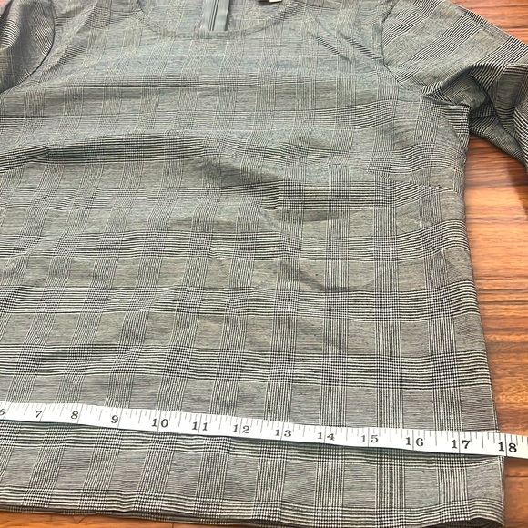 Houndstooth Blouse with exaggerated embroidered sleeve - Picture 10 of 14